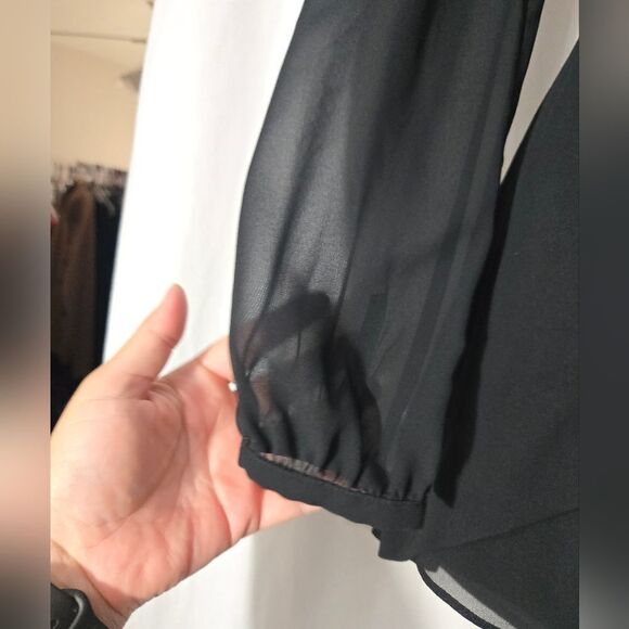 Express long sheer sleeve v-neck romper Black Sz 2 - Picture 5 of 14